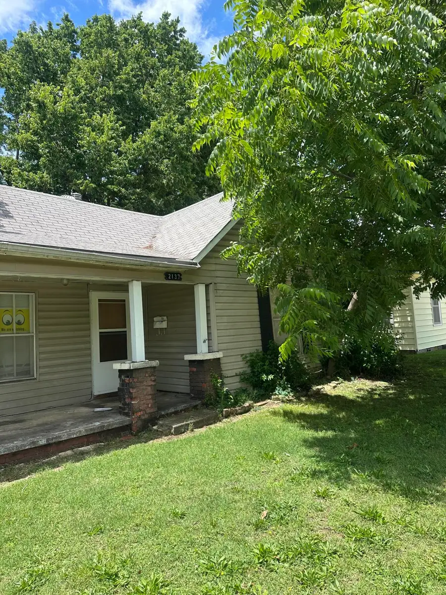 2137 N Weller Avenue, Springfield, MO 65803 - #2