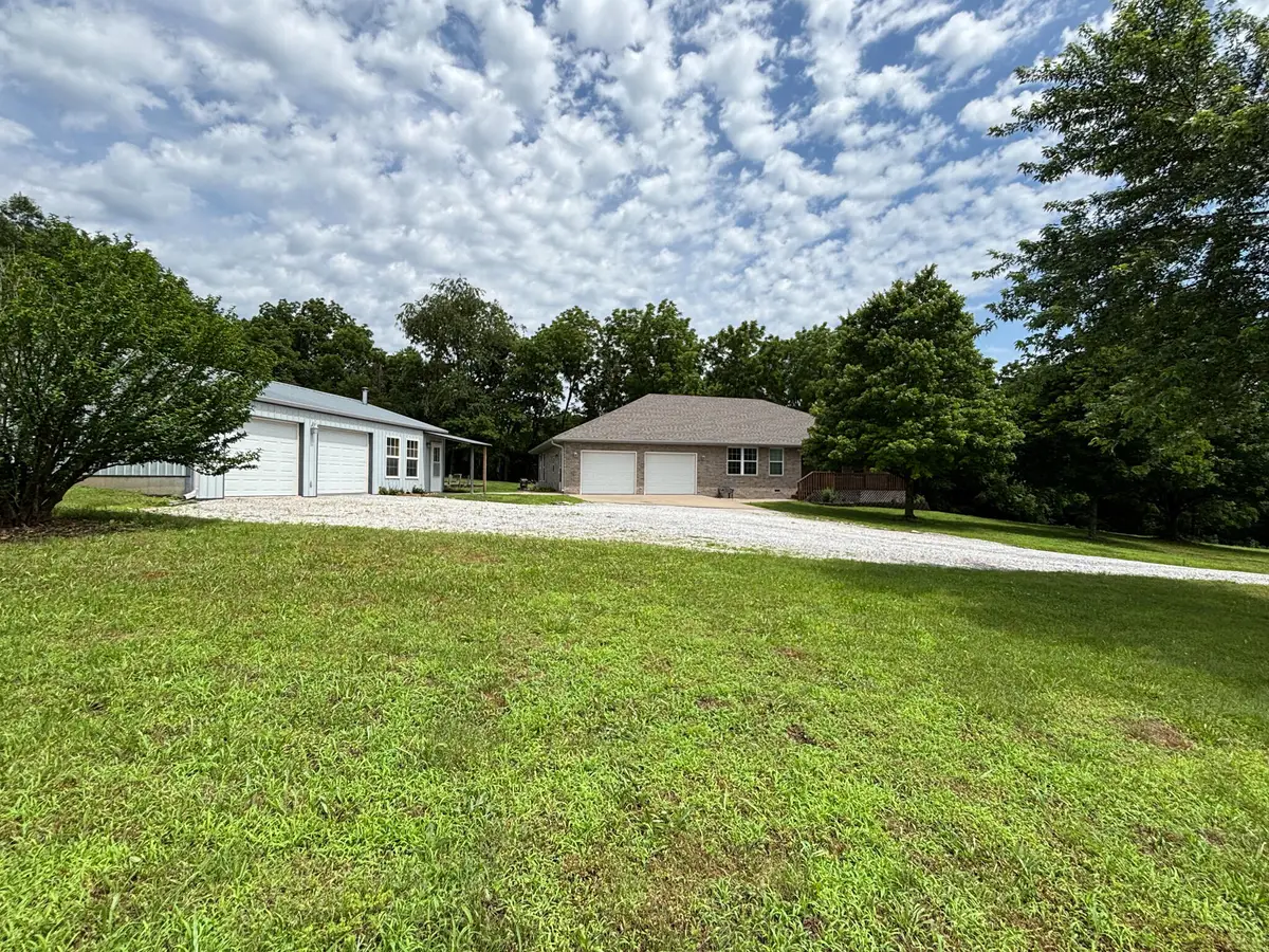 3702 Round House Road, Aurora, MO 65605 - #1