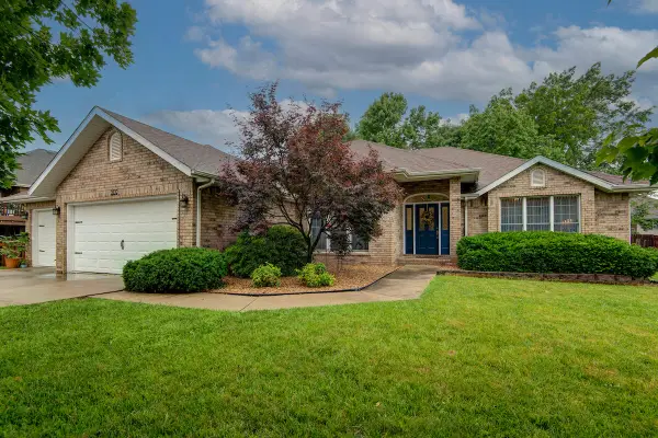 4589 S Warren Avenue, Springfield, MO 65810