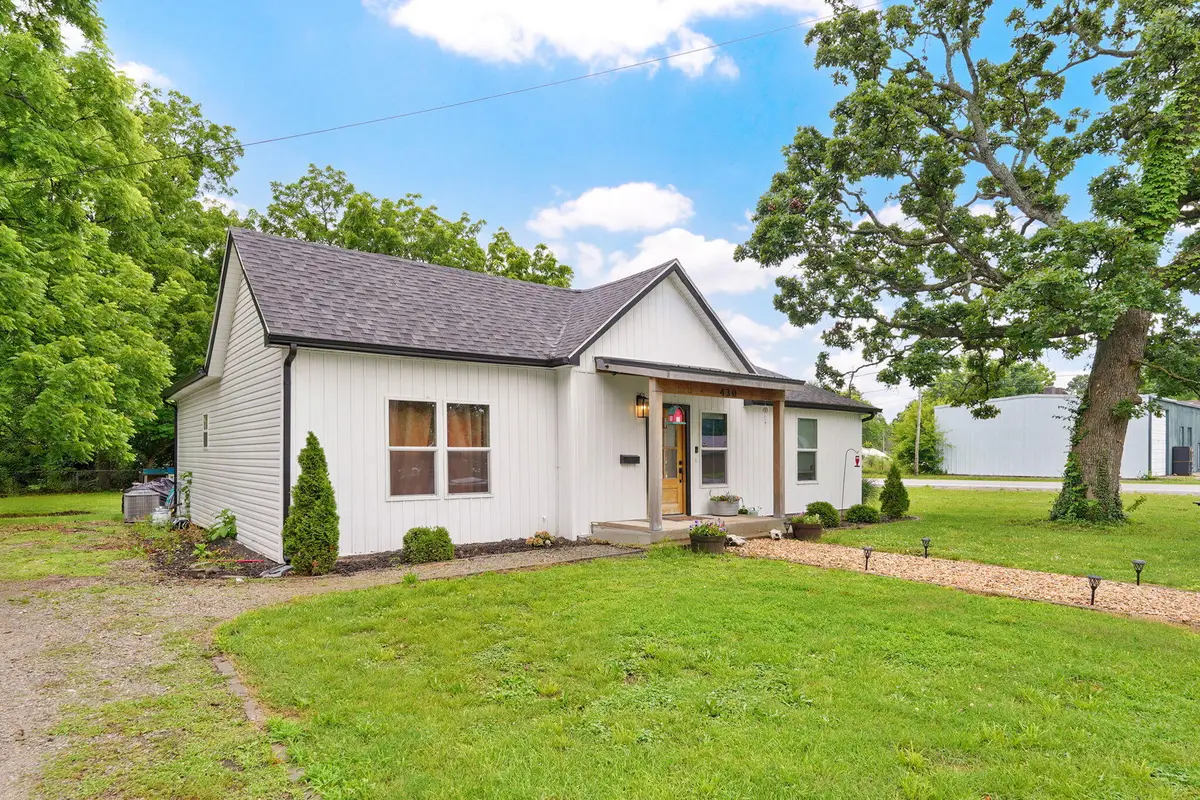 430 S Oak Avenue, Aurora, MO 65605 - #1