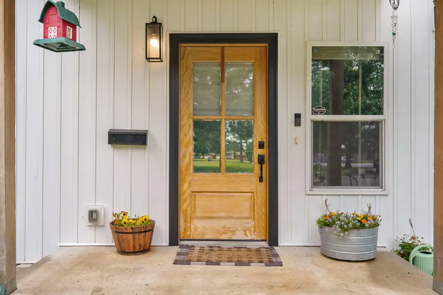 430 S Oak Avenue, Aurora, MO 65605 - #3