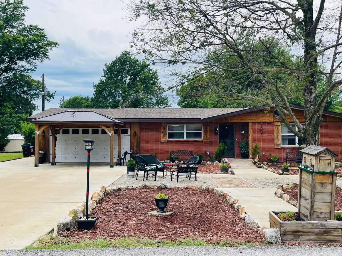 1019 N Pine Street, Marshfield, MO 65706 - #1