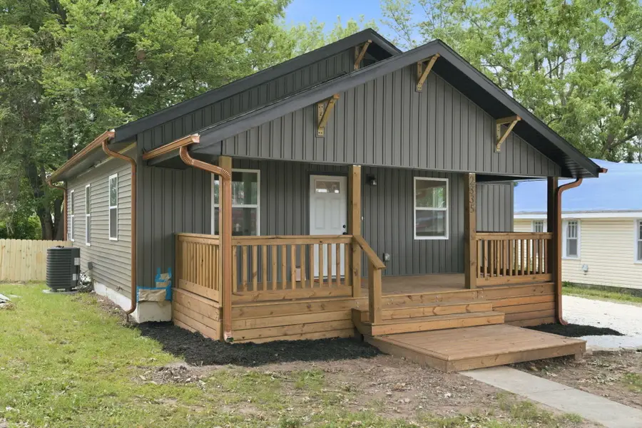 2335 N Johnston Avenue, Springfield, MO 65803 - #2