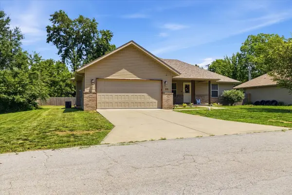 579 S Forest Lane, Republic, MO 65738