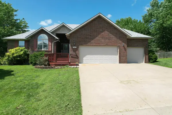1111 E Robin Street, Ozark, MO 65721