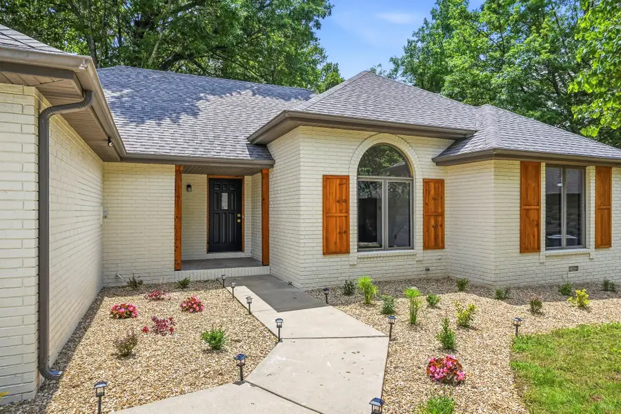 2310 S Laurel Avenue, Springfield, MO 65807 - #2