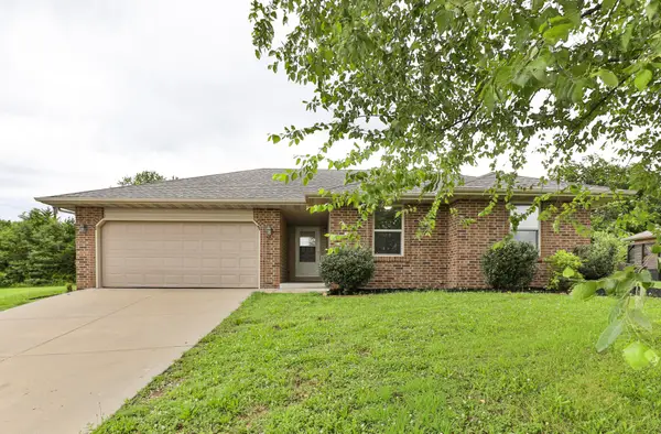 561 S Denver Place, Bolivar, MO 65613