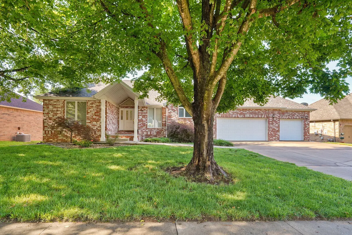 808 W Jackson Avenue, Nixa, MO 65714 - #1