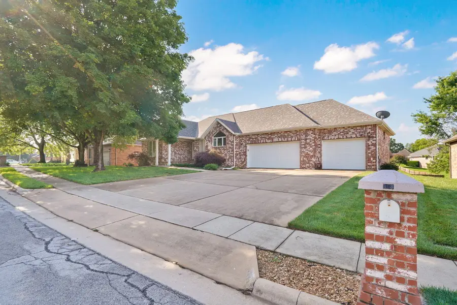 808 W Jackson Avenue, Nixa, MO 65714 - #2