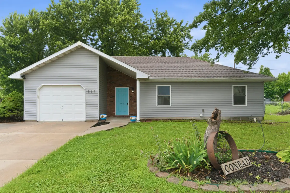 821 W Pearl Street, Bolivar, MO 65613 - #1