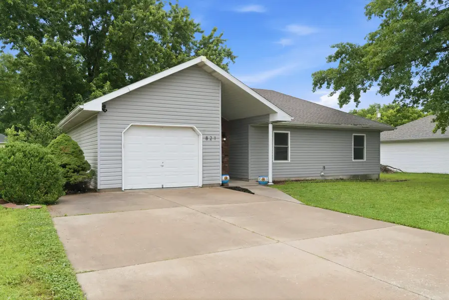 821 W Pearl Street, Bolivar, MO 65613 - #2