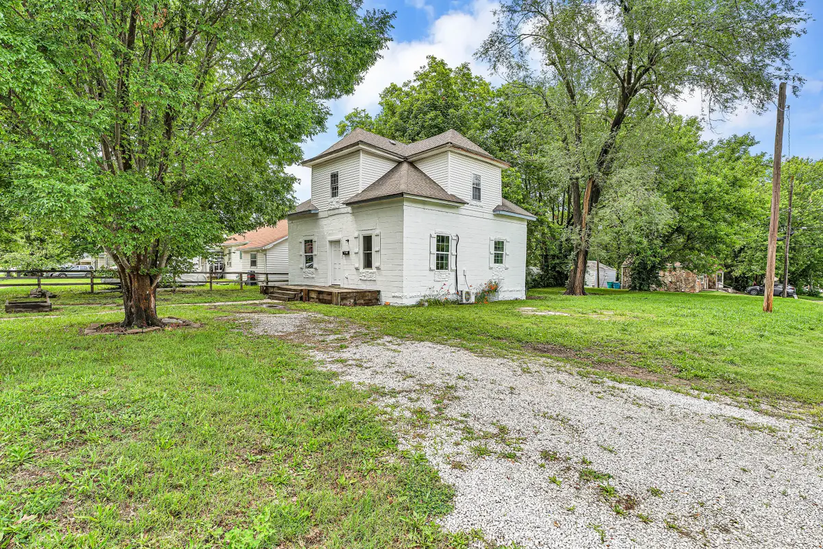 1201 W Chase Street, Springfield, MO 65803 - #1
