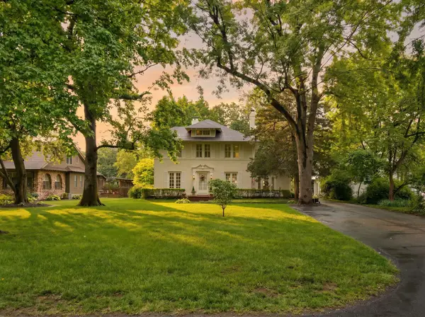 1463 E Meadowmere Street, Springfield, MO 65804