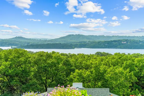 201 Point Seven Road #8, Kimberling City, MO 65686