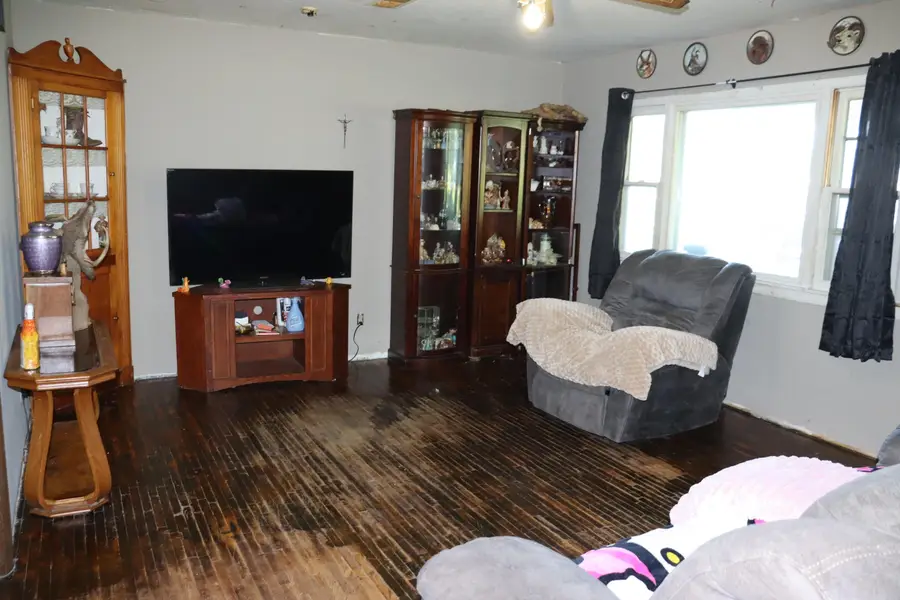 506 E Van Every Street, Seymour, MO 65746 - #3