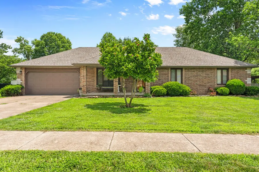 520 N Lynette Avenue, Republic, MO 65738 - #2