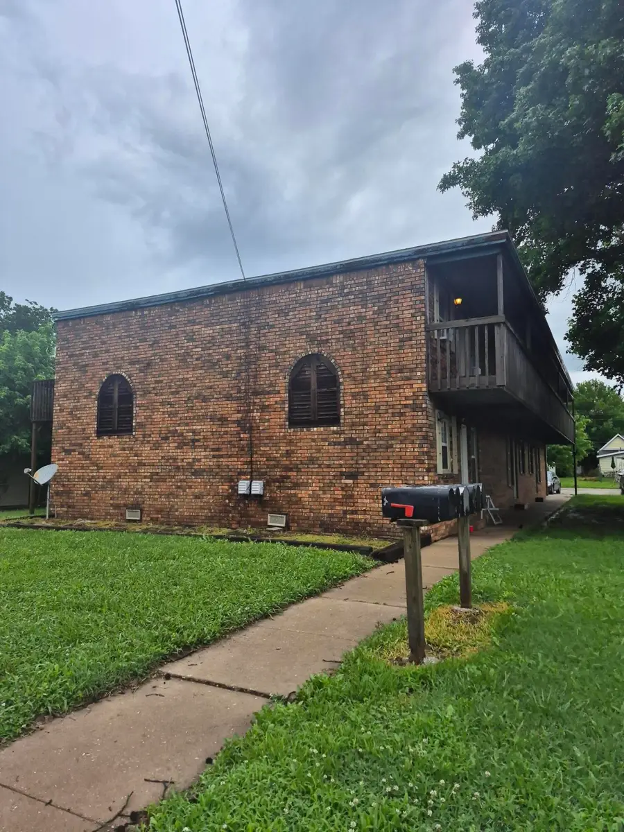 321 W Division Street, Mount Vernon, MO 65712 - #2