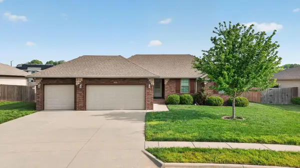 301 W Corsica Street, Republic, MO 65738