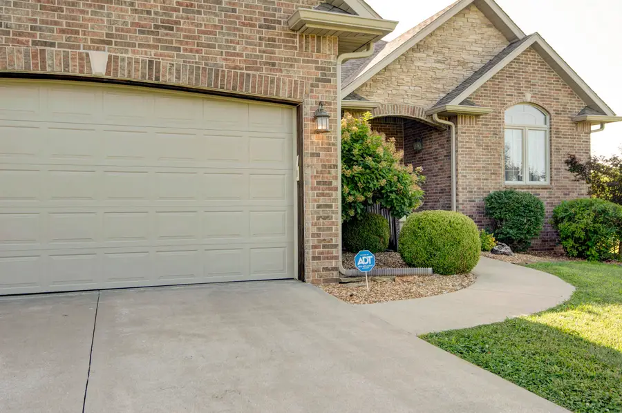 2452 N Arrow Lane, Springfield, MO 65802 - #2