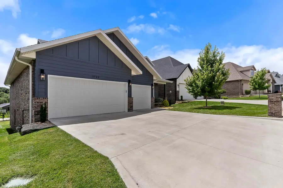 3722 E Hutcheson Avenue, Springfield, MO 65802 - #3