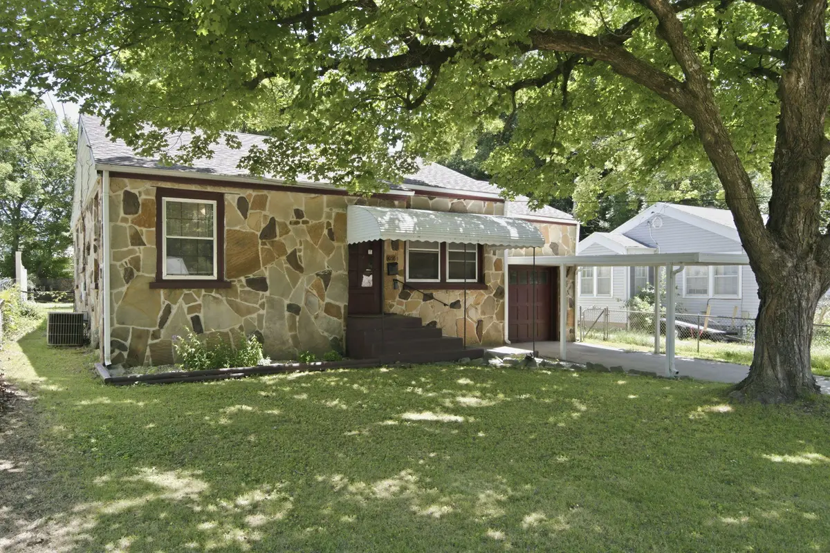 1058 S Thelma Avenue, Springfield, MO 65807 - #1