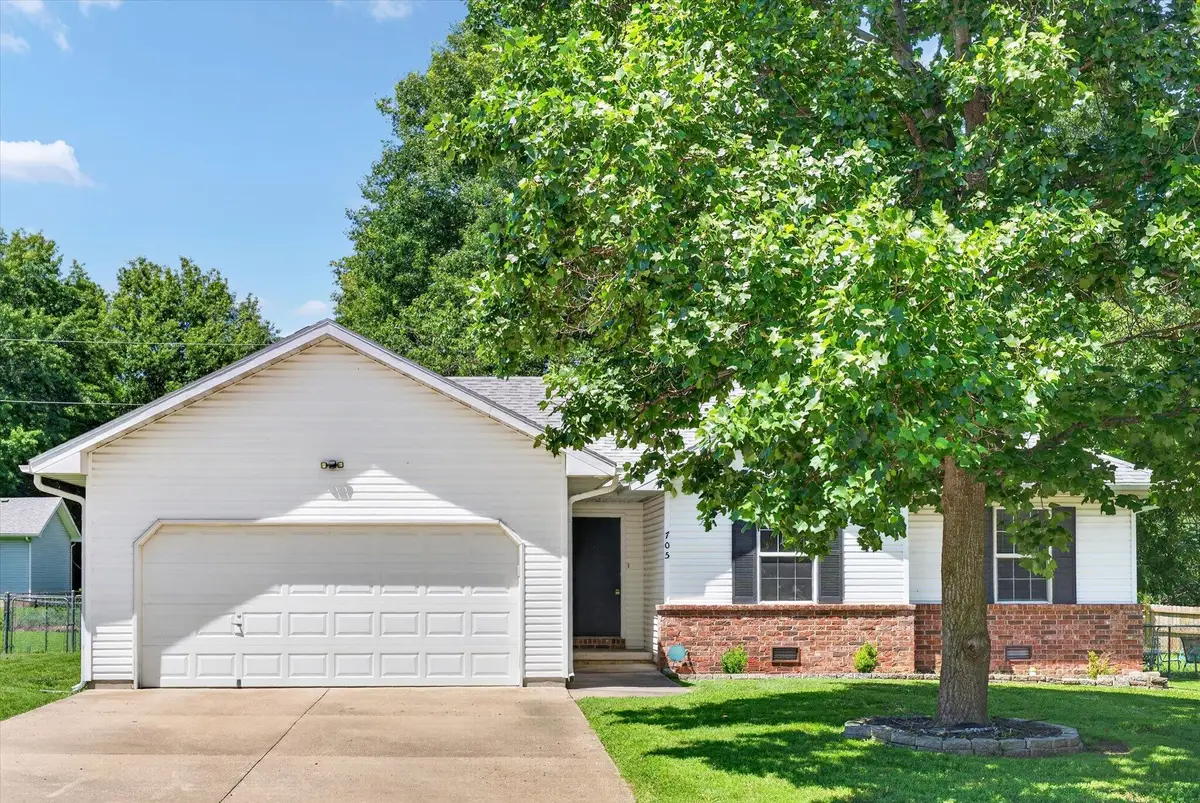 705 W Pearl Street, Bolivar, MO 65613 - #1