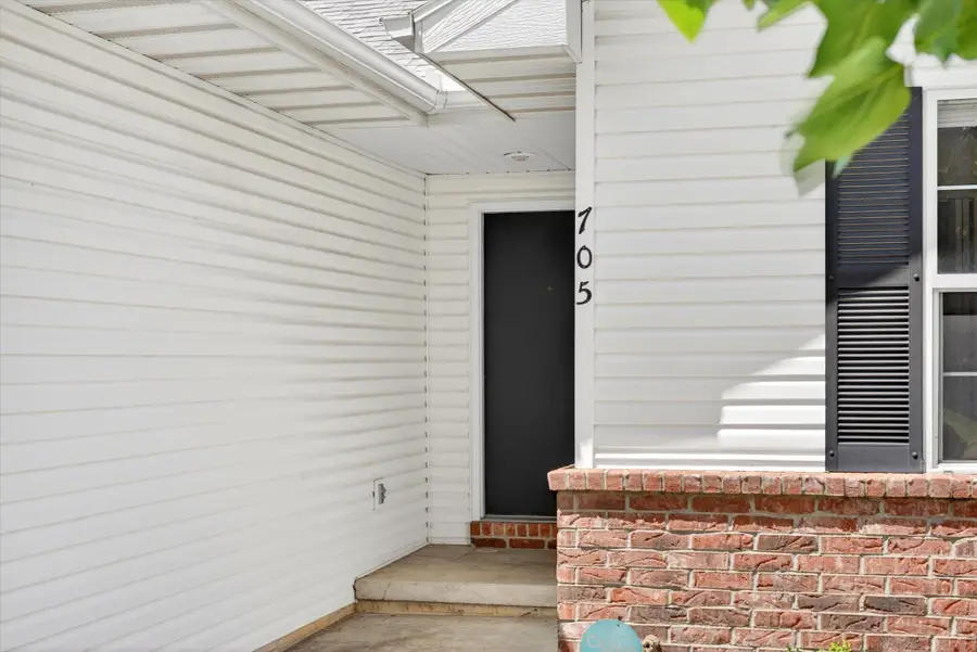 705 W Pearl Street, Bolivar, MO 65613 - #2