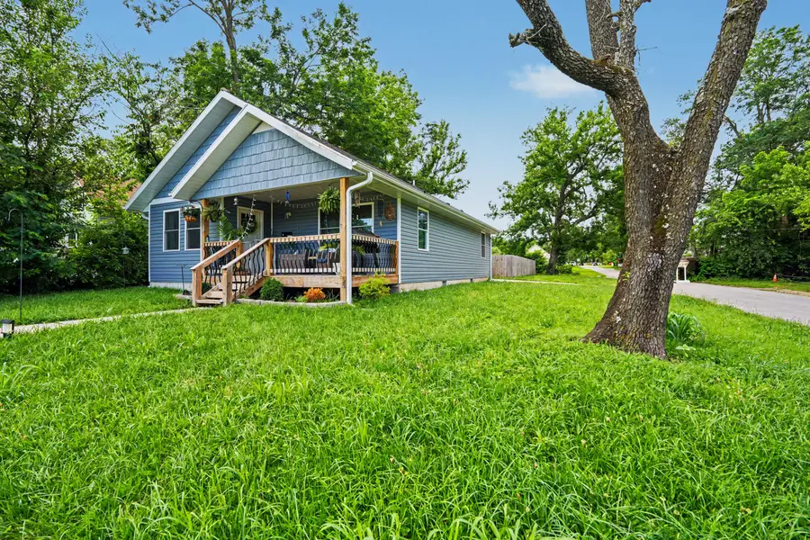 1038 W Thoman Street, Springfield, MO 65803 - #2