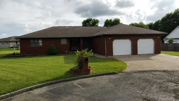 1603 Davis Circle, Mountain Grove, MO 65711