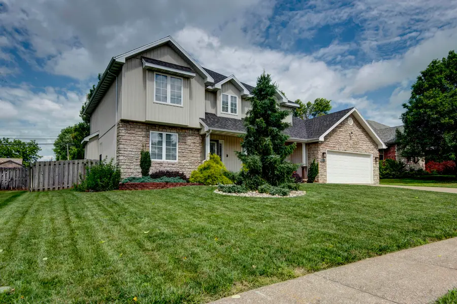 3669 N Oak Point Avenue, Springfield, MO 65803 - #2