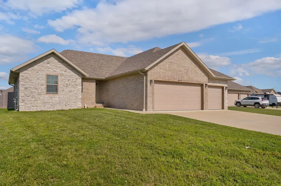 664 N Montego Street, Nixa, MO 65714 - #2