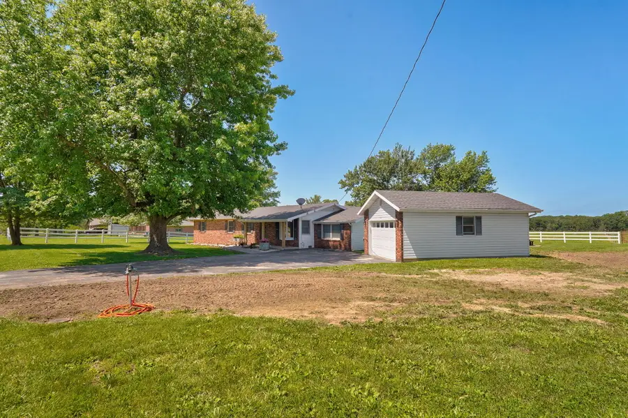 1030 S Diggins Main Street, Seymour, MO 65746 - #2