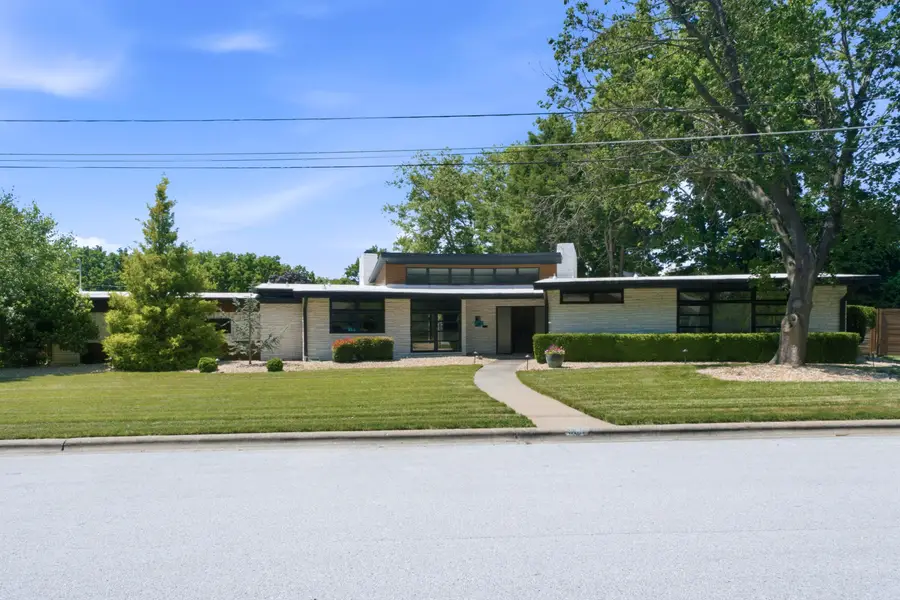 809 E Linwood Drive, Springfield, MO 65807 - #2