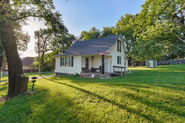 1403 E Mcclernon Street, Springfield, MO 65803