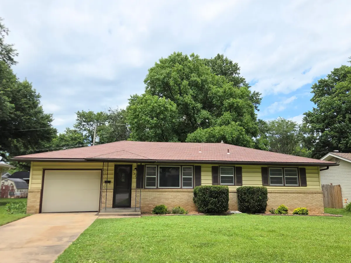 1225 E Rosebrier Street, Springfield, MO 65804 - #1