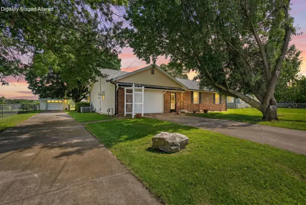 800 E Prairie Lane, Ash Grove, MO 65604