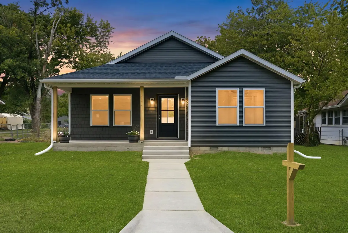 915 S Hudson Avenue, Aurora, MO 65605 - #1