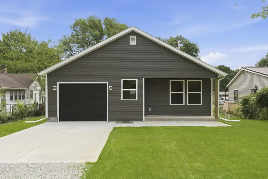 915 S Hudson Avenue, Aurora, MO 65605 - #2