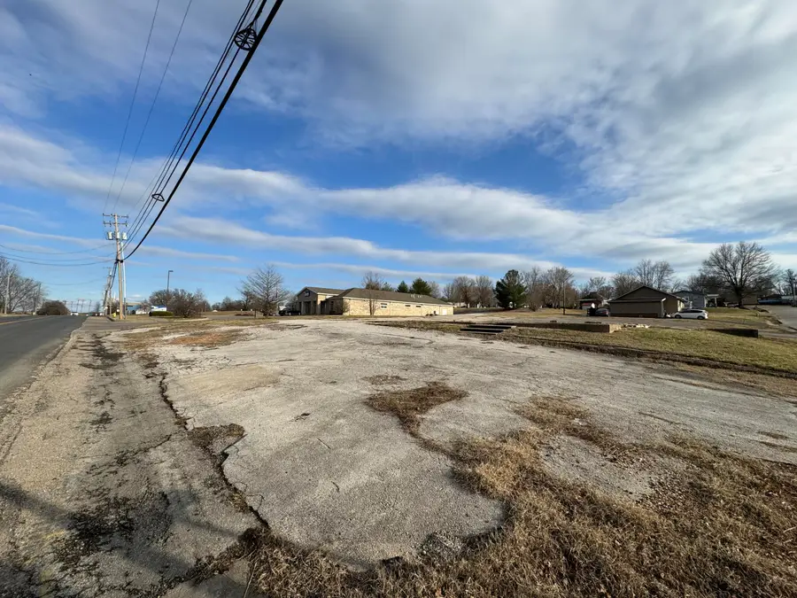 312 East Street, Stockton, MO 65785 - #2