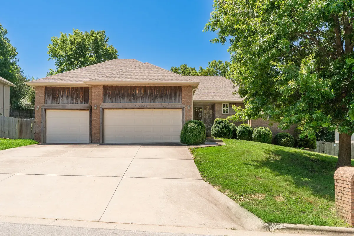 1082 E Daisy Falls Drive, Nixa, MO 65714 - #1