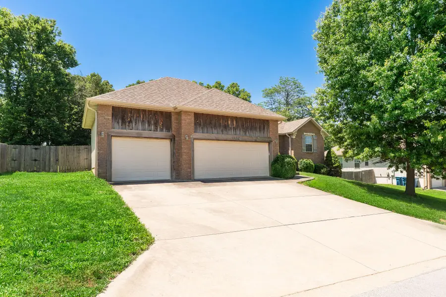 1082 E Daisy Falls Drive, Nixa, MO 65714 - #2