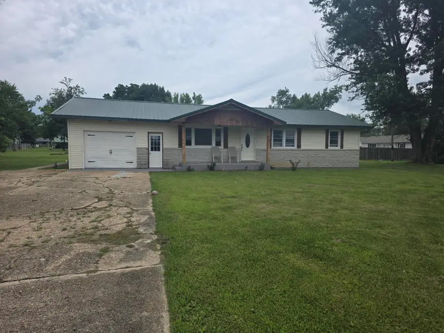 1005 W Clouse Street, Mountain Grove, MO 65711 - #2