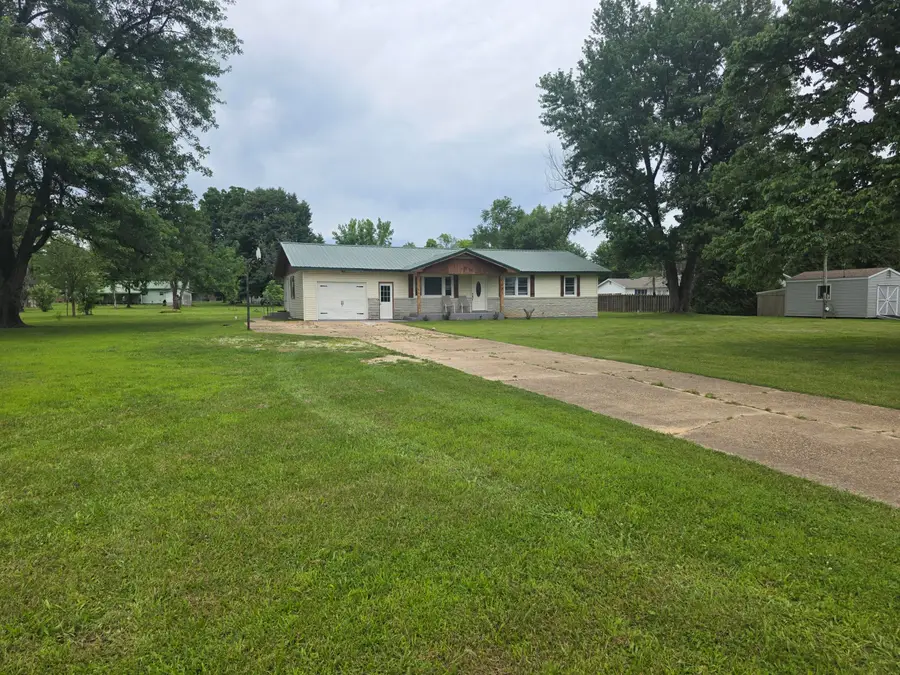1005 W Clouse Street, Mountain Grove, MO 65711 - #3