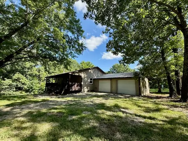 1786 County Road 6220, West Plains, MO 65775