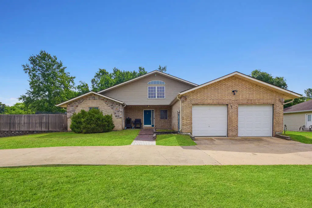 1184 N Howell Avenue, West Plains, MO 65775 - #1