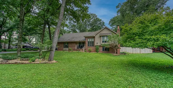 4370 E Whitehall Drive, Springfield, MO 65809