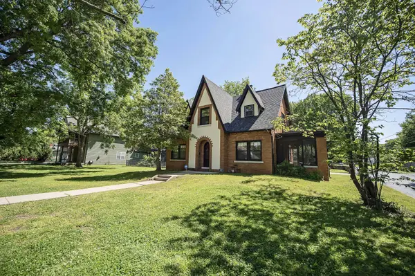 828 S Delaware Avenue, Springfield, MO 65802