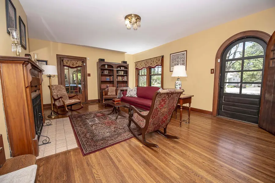 828 S Delaware Avenue, Springfield, MO 65802 - #2