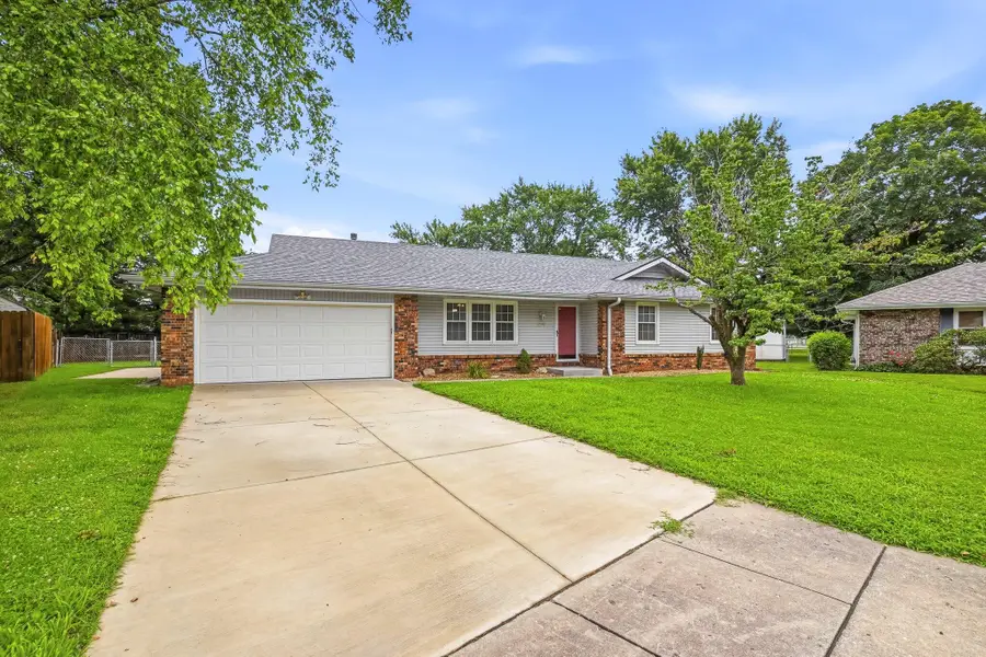 2550 S Weller Avenue, Springfield, MO 65804 - #2