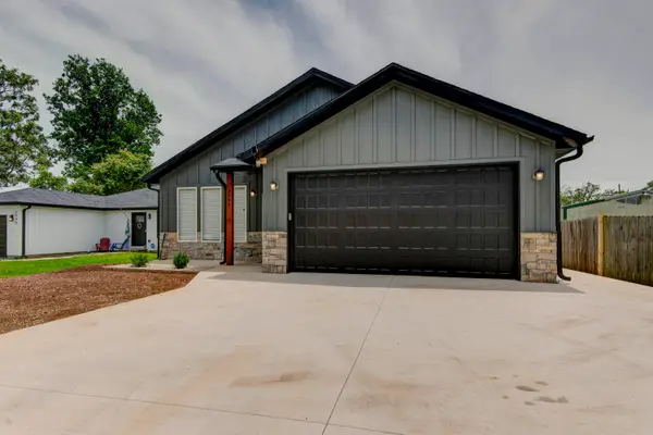 2946 W Olive Street, Springfield, MO 65802